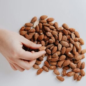 A handful of almonds, a nutritious snack for muscle building and fat loss.